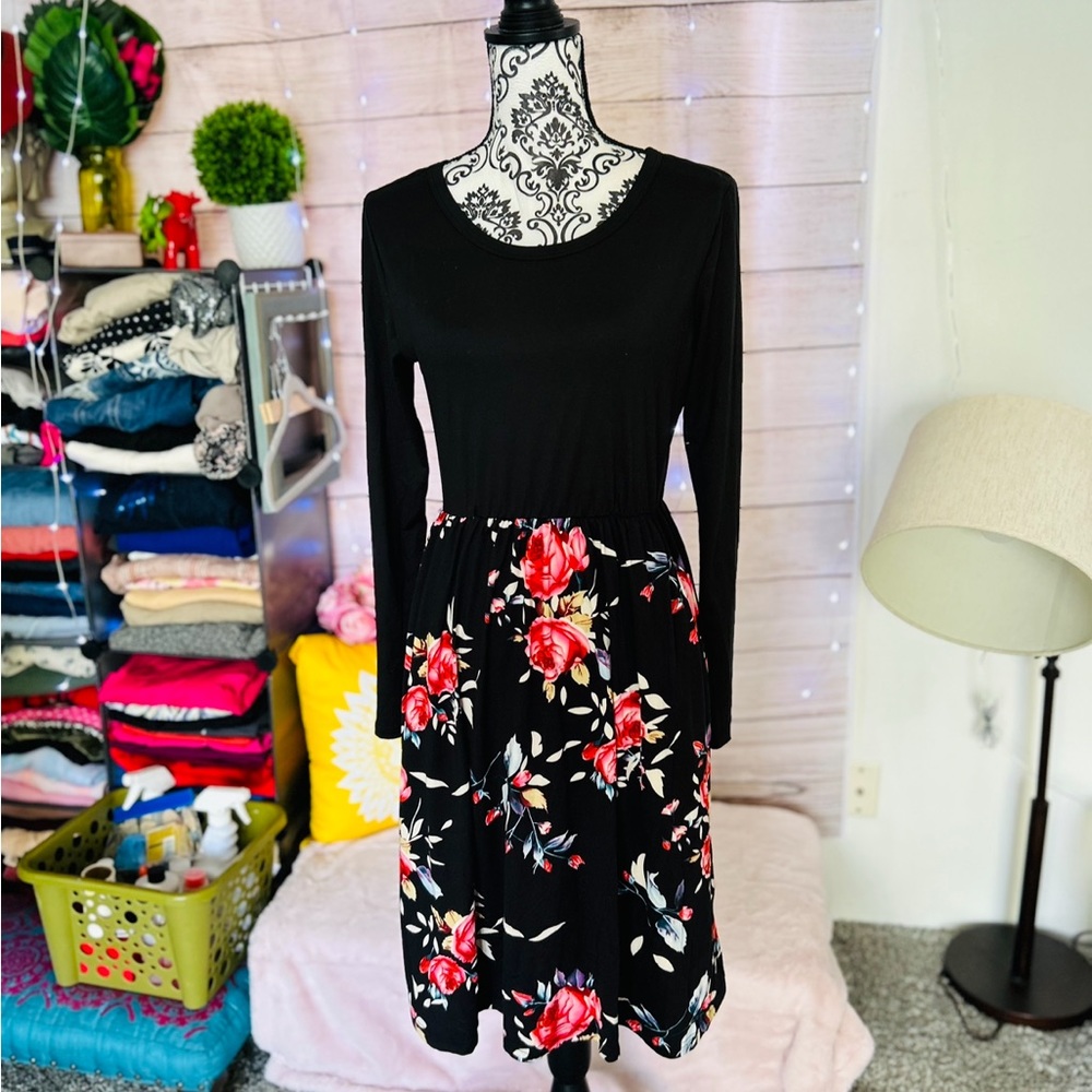 Amazon Women’s Black Long Sleeve Crew Neck Floral Fit & Flare Dress Size M NWOT